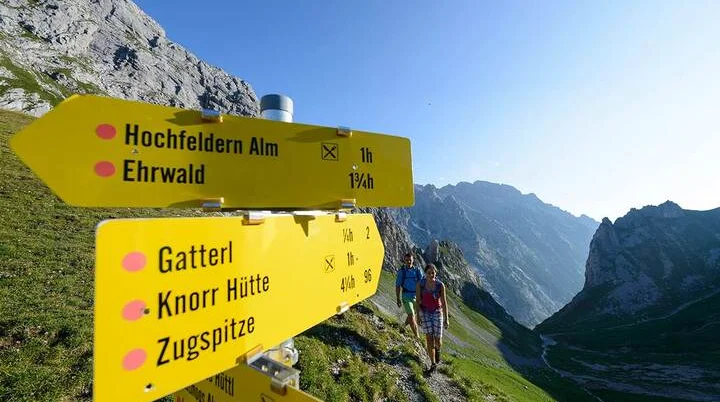 Wegweiser Ehrwalder Alm | © Wolfgang Ehn