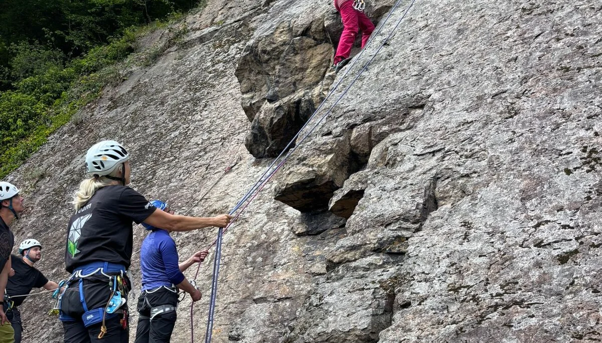 DAV Outdoorkletterkurs im Klettergebiet Werdohl | © Gudrun Plumhof