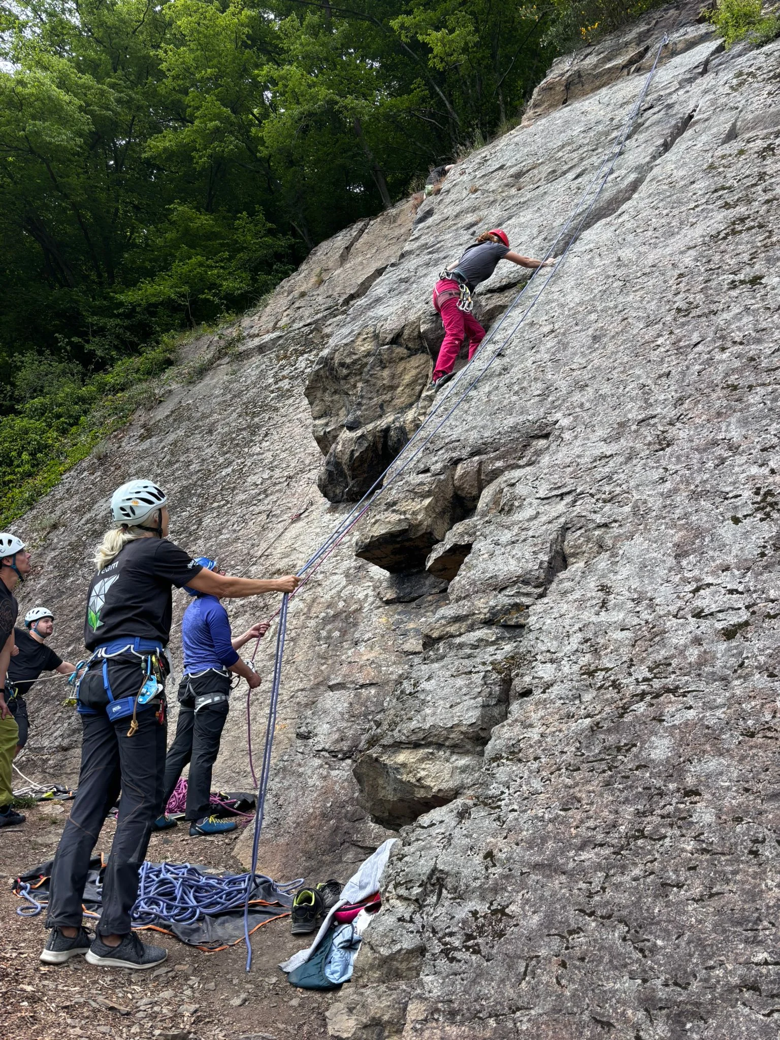 DAV Outdoorkletterkurs im Klettergebiet Werdohl | © Gudrun Plumhof