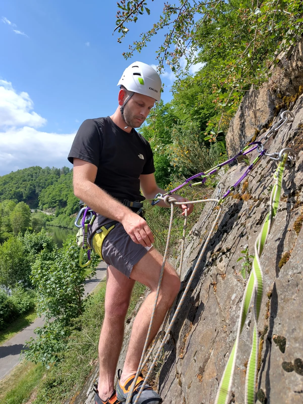 DAV Outdoorkletterkurs im Klettergebiet Werdohl | © Gudrun Plumhof