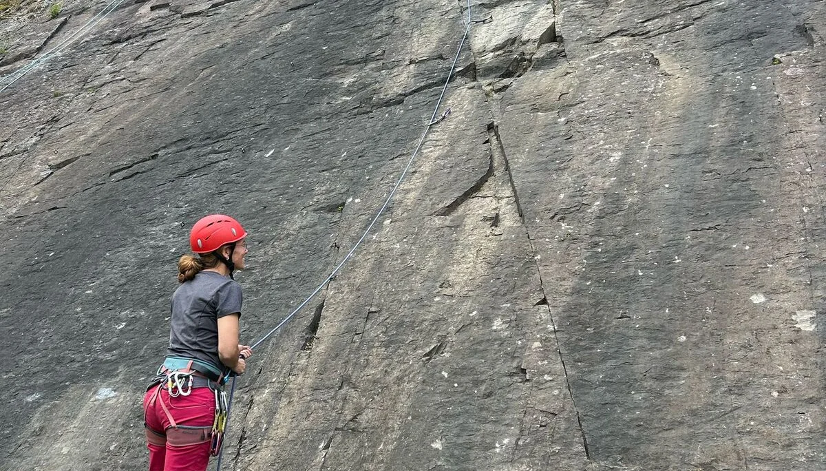 DAV Outdoorkletterkurs im Klettergebiet Werdohl | © Gudrun Plumhof