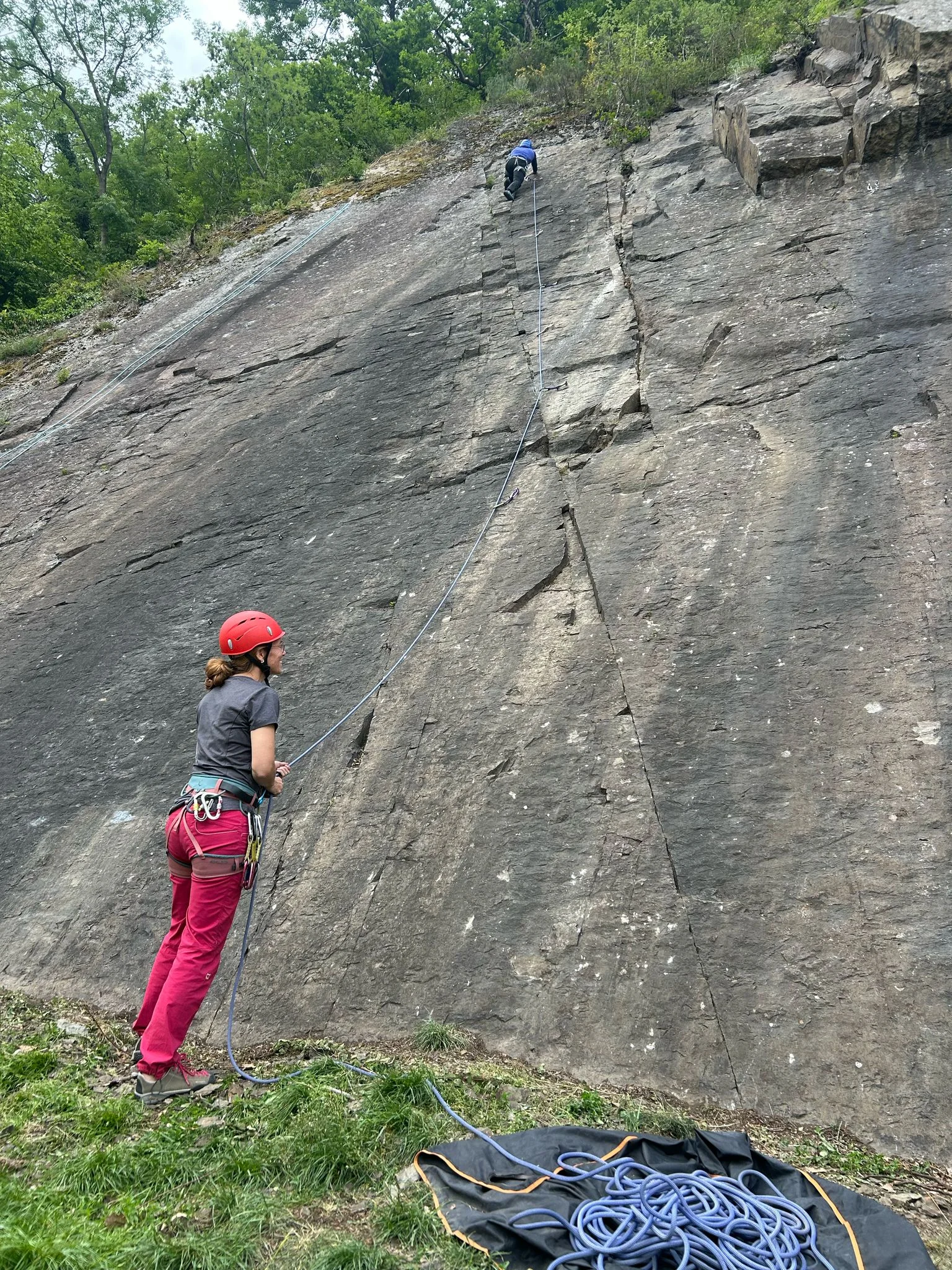 DAV Outdoorkletterkurs im Klettergebiet Werdohl | © Gudrun Plumhof