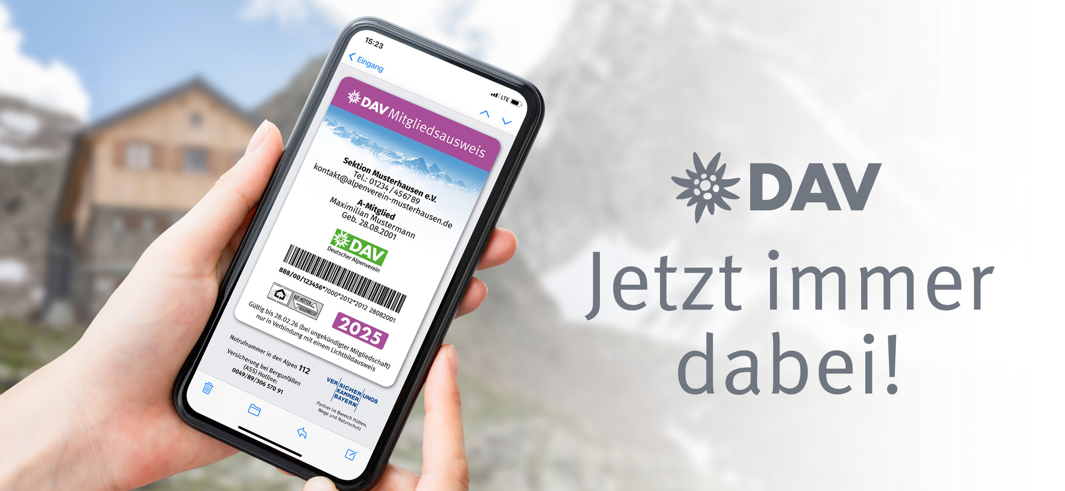 Ein Smartphone mit dem digitalen Mitgliedsausweis im Display | © DAV