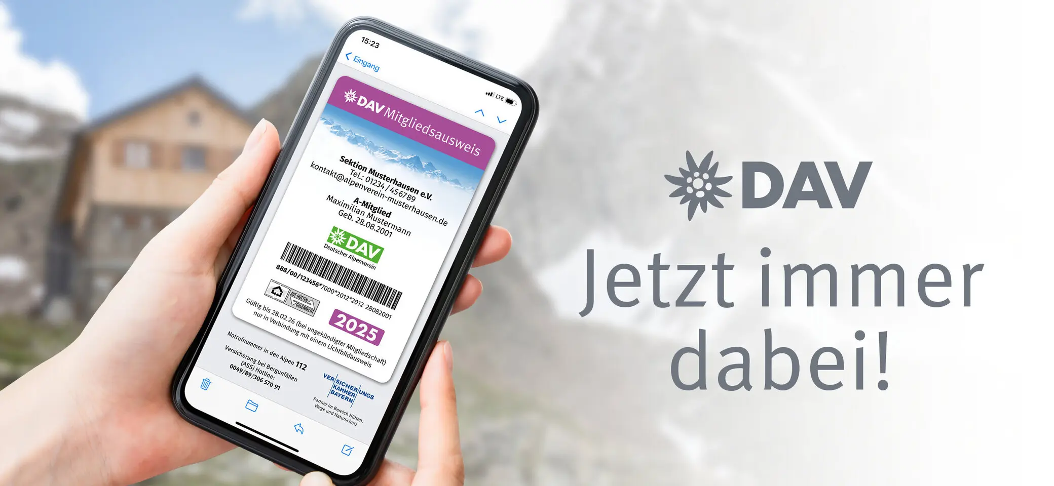 Ein Smartphone mit dem digitalen Mitgliedsausweis im Display | © DAV